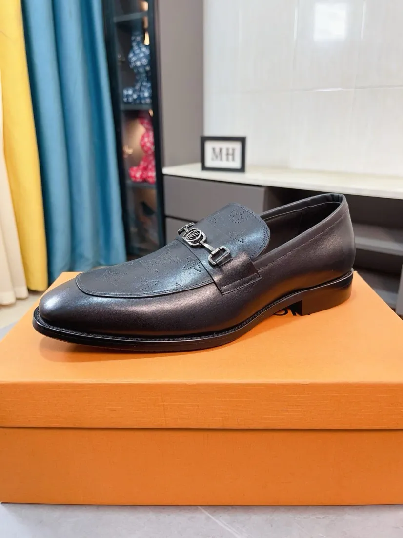 Men's men's shoes 💰500🌸🌸 [Louis Vuitton (LV)] High-end business formal leather shoes 🍀 luxurious and elegant style, both practicality and style, professional focus on details and quality, counter original 1⃣️: 1⃣️ ultra-accurate reproduction 👍🏻! Material: The upper is made of imported original calfskin➕imported Italian cowhide leather. Original anti-slip and wear-resistant outsole! Code number: 38--44 (45 customized)